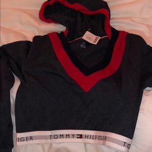 ♥️New Tommy Hilfiger cropped sweater ♥️